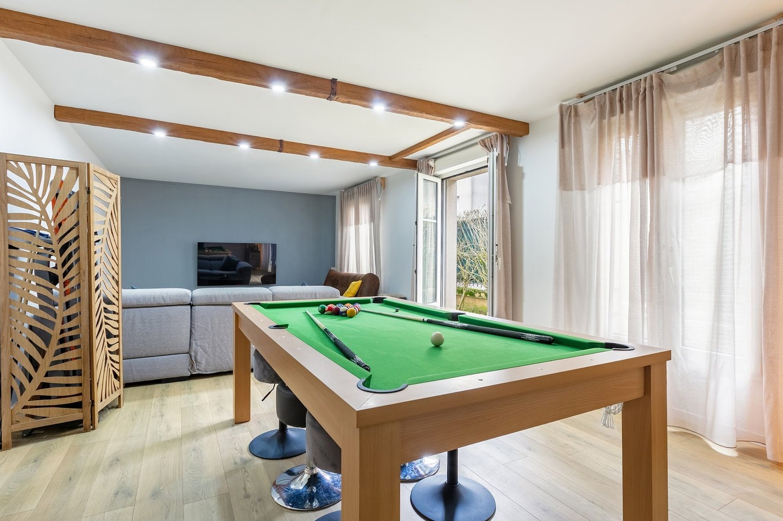 Salon avec billard